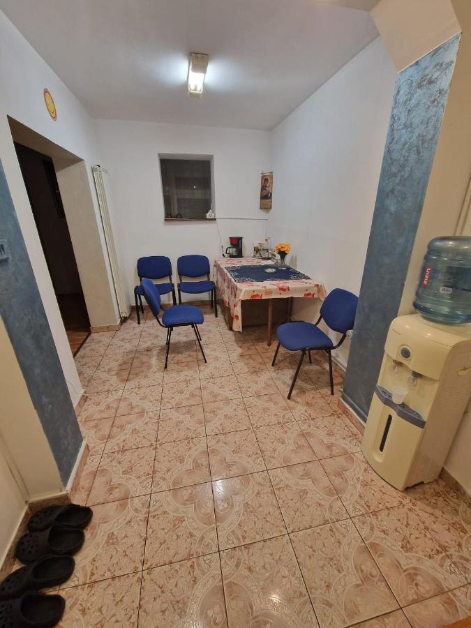 Apartament Victoria Apartment Targu Jiu Bagian luar foto