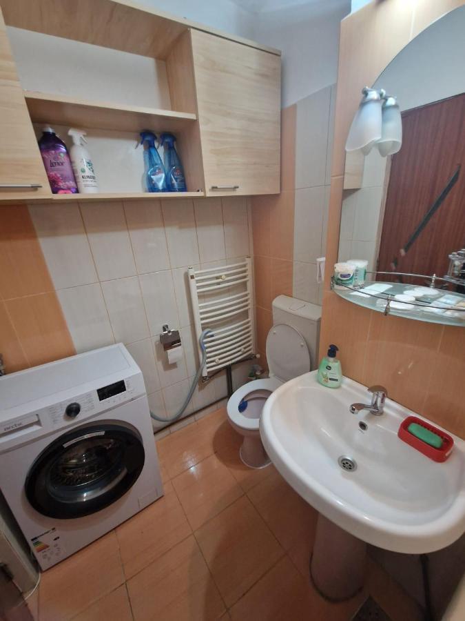 Apartament Victoria Apartment Targu Jiu Bagian luar foto